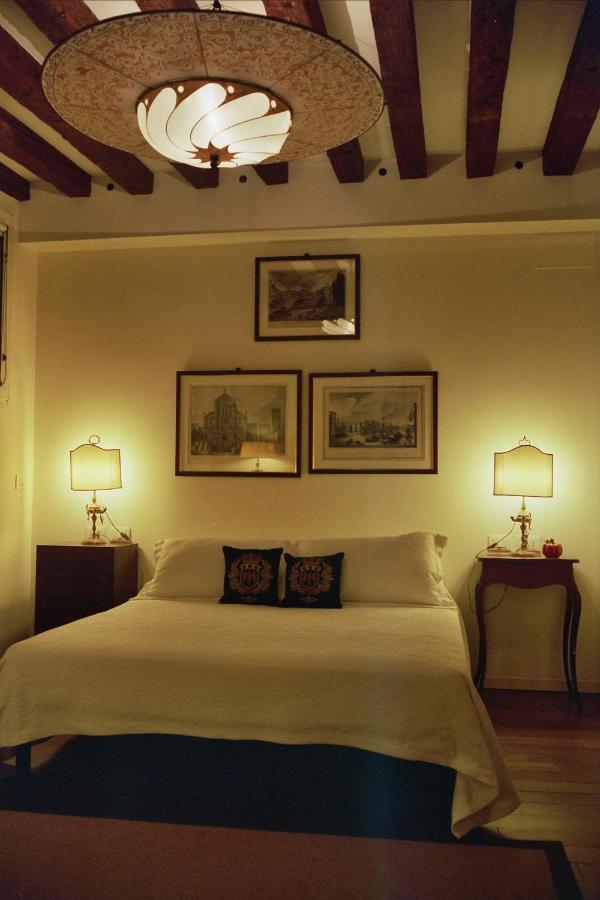 Appartement Al Pozzo Dei Scoacamini, 100 M From San Marco, Ground Floor Venise