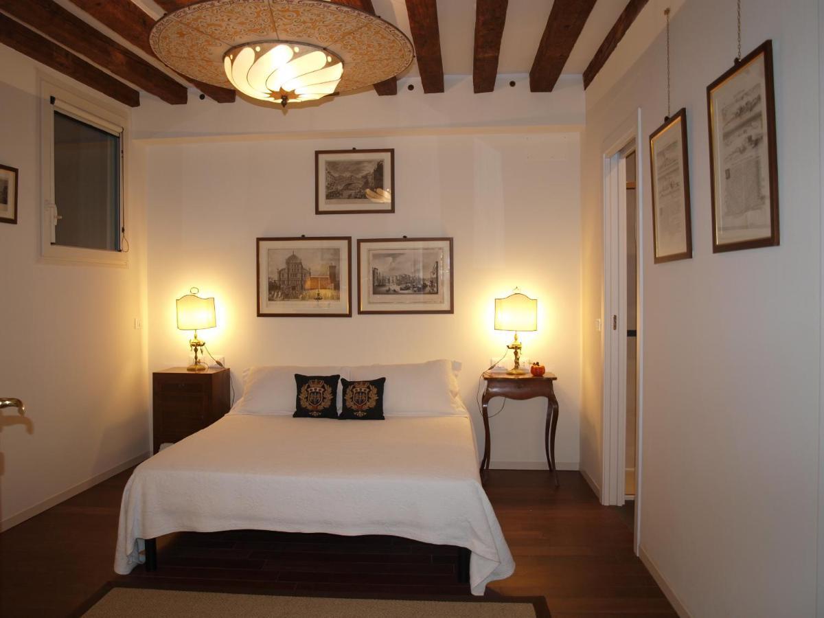 Al Pozzo Dei Scoacamini, 100 M From San Marco, Ground Floor * Venise