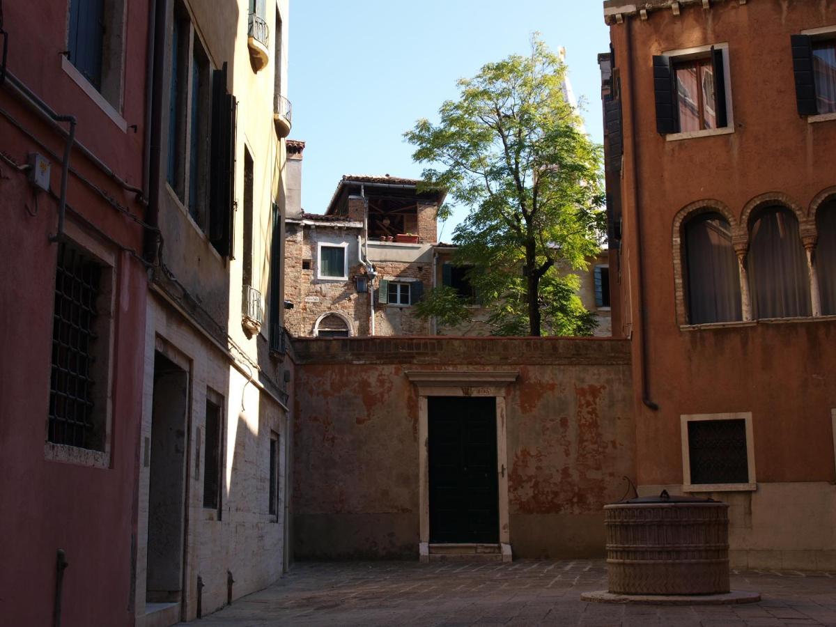 Al Pozzo Dei Scoacamini, 100 M From San Marco, Ground Floor Appartement Venise
